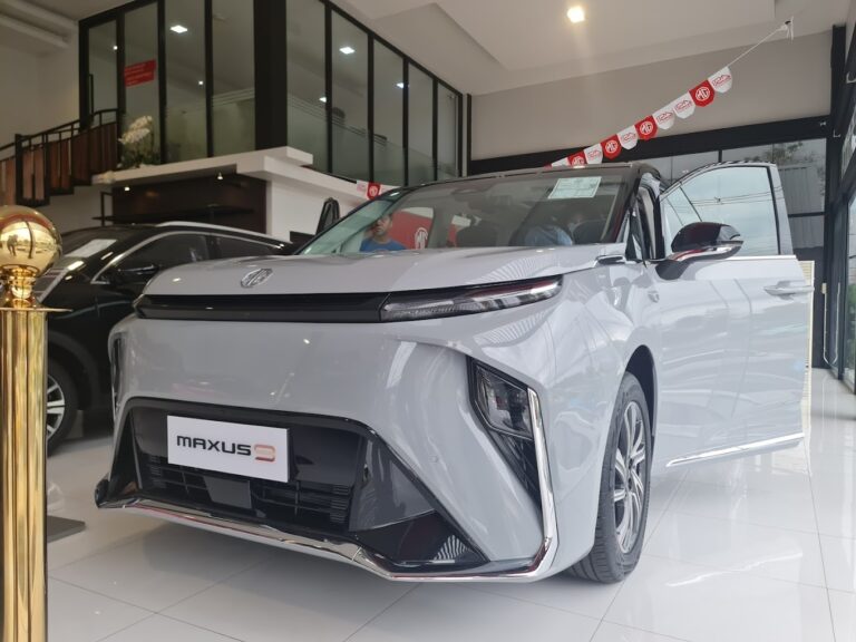 MG MAXUS 9 รถไฟฟ้า 100% รุ่น X ราคา 2,499,000 บาท รุ่น V ราคา 2,699,000 บาท